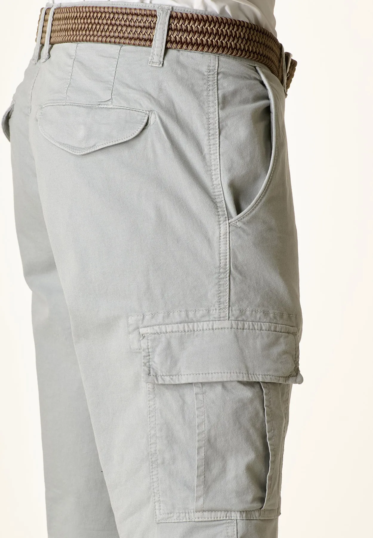 Light gray stretch cotton cargo shorts Bermuda.