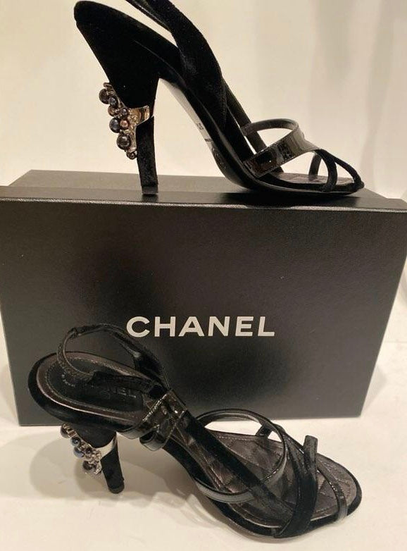 Chanel 04A 2004 Fall Black Velvet Patent Leather Sandal Heels - Pearl Embellished (EU 38.5)