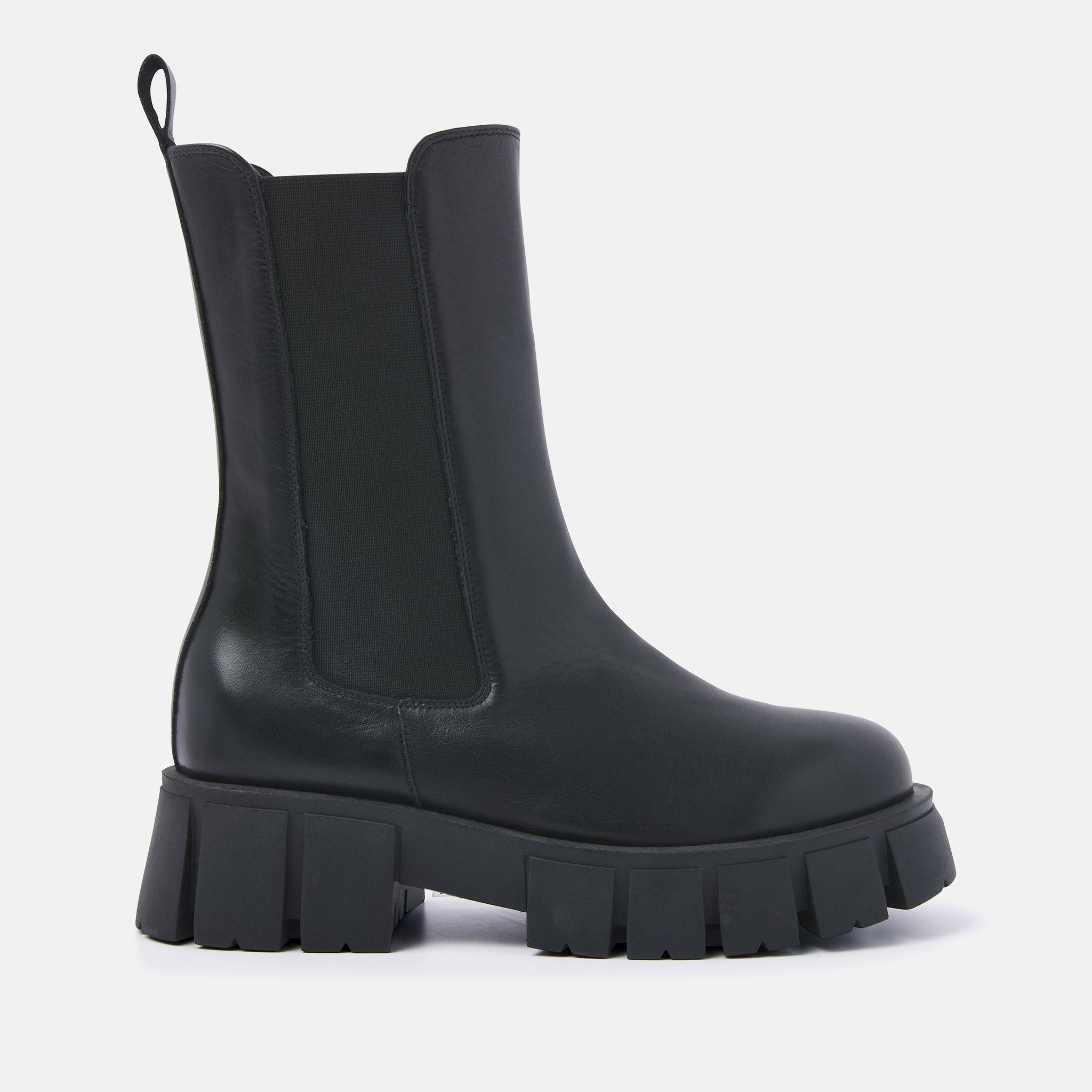 Chelsea boots black women