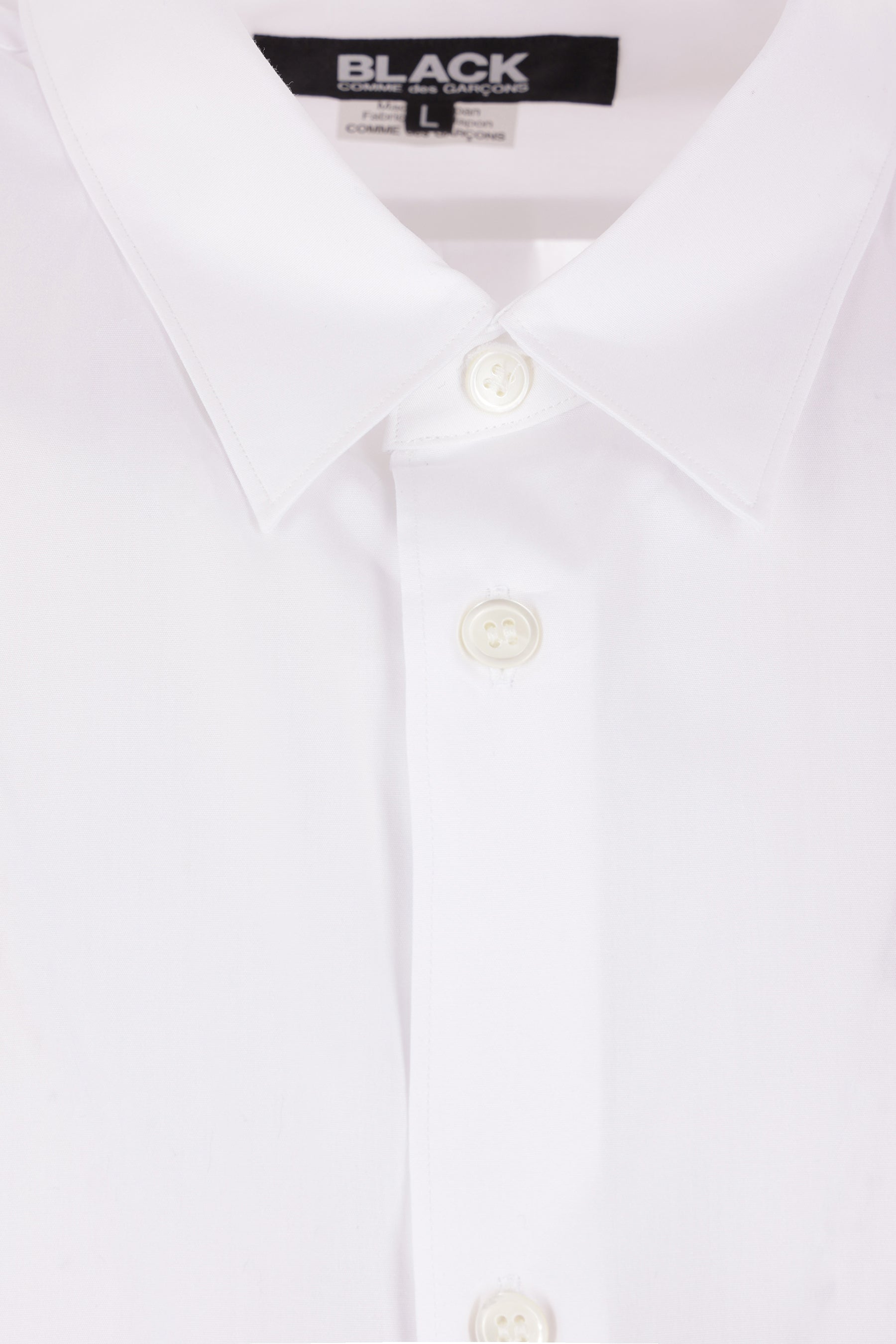 Cut-out poplin shirt.