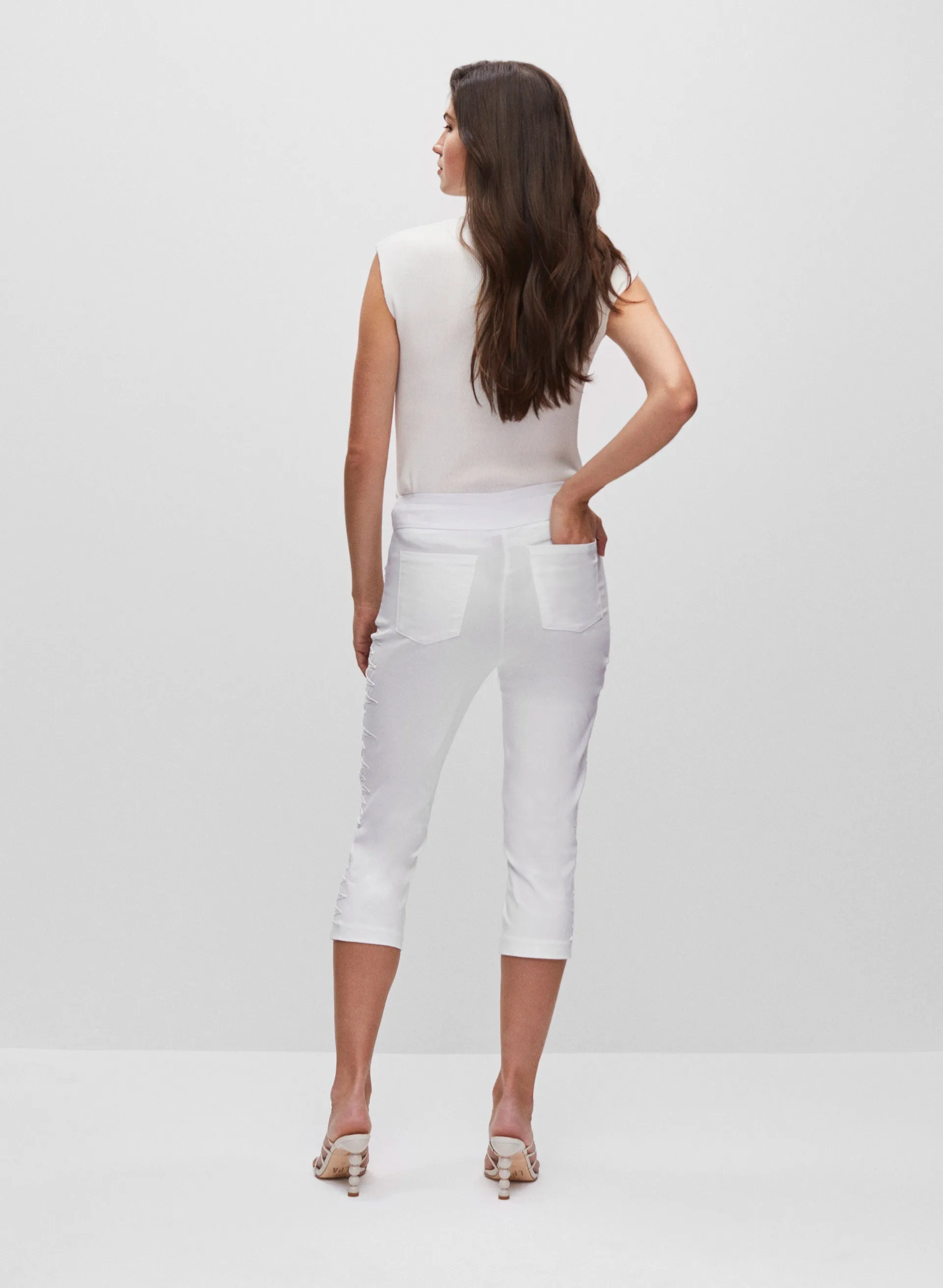 Pull-On Capris with Embroidery