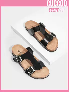 Flat black sandals for women ideal for spring and summer.