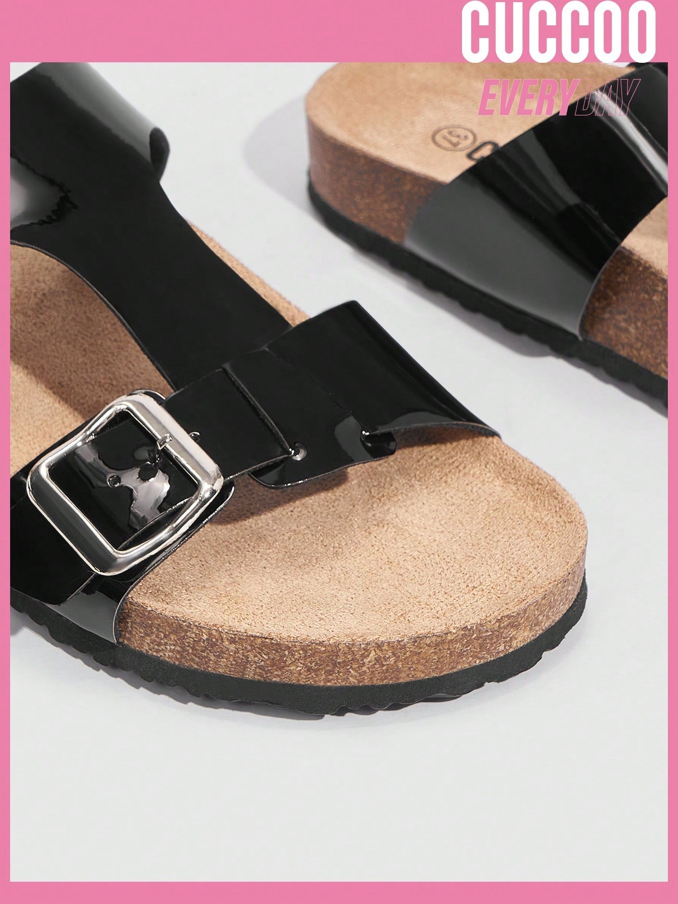 Flat black sandals for women ideal for spring and summer.