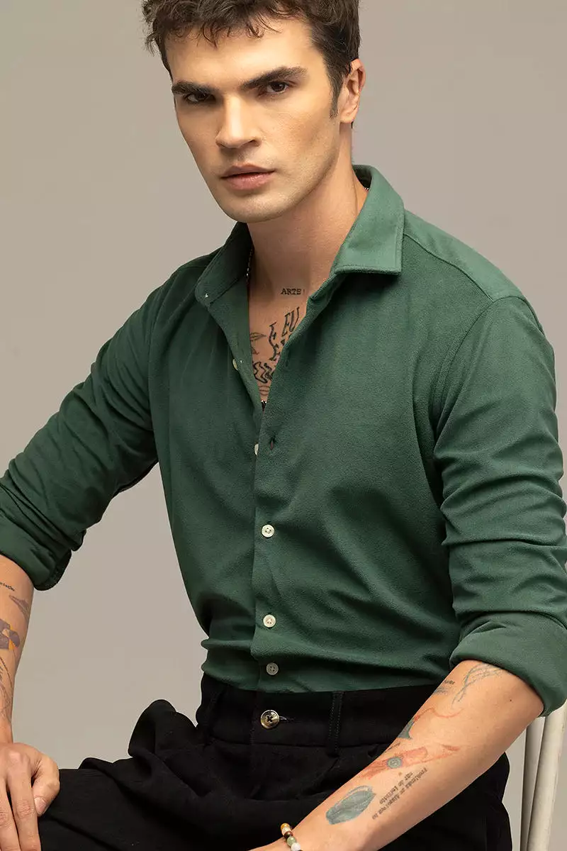 Green shirt with a smooth sail