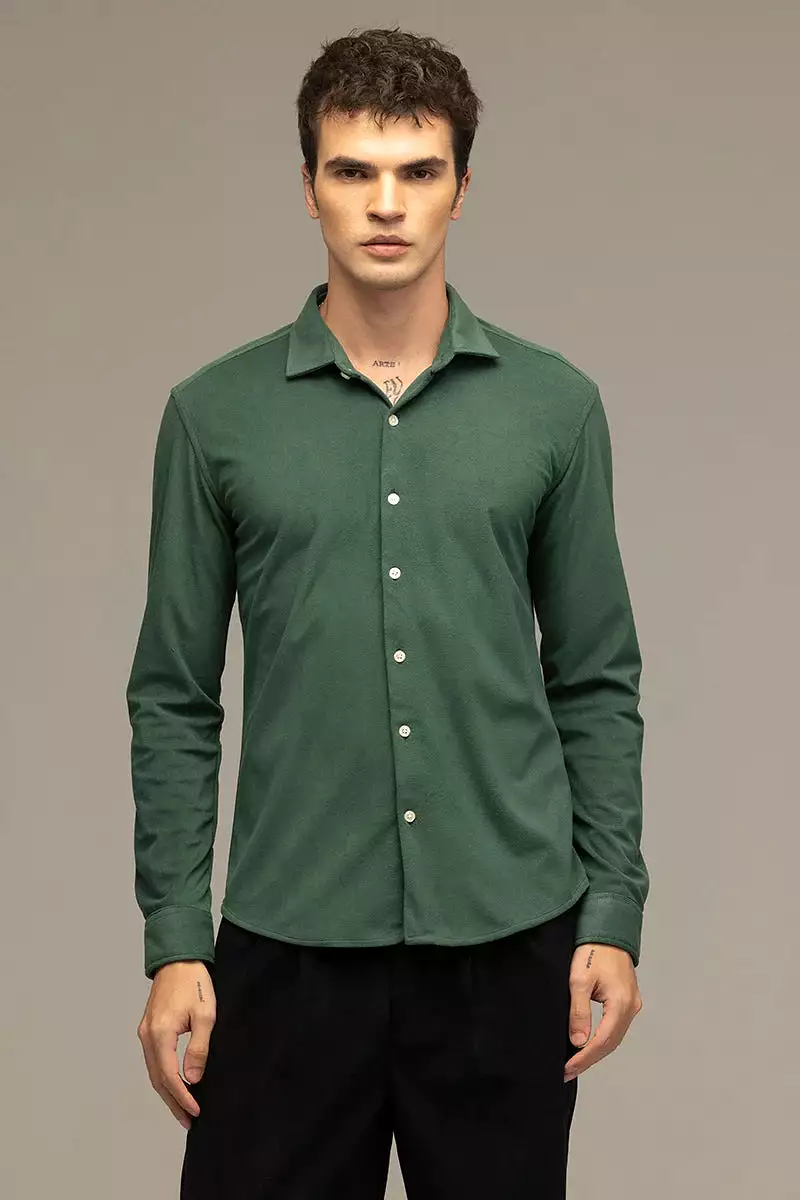 Green shirt with a smooth sail