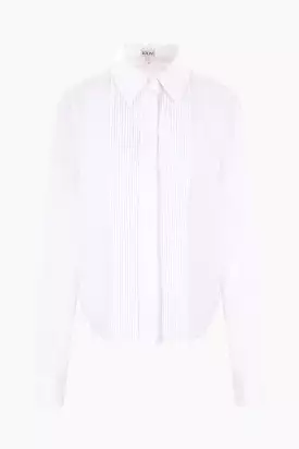 Pleated plastron poplin shirt.