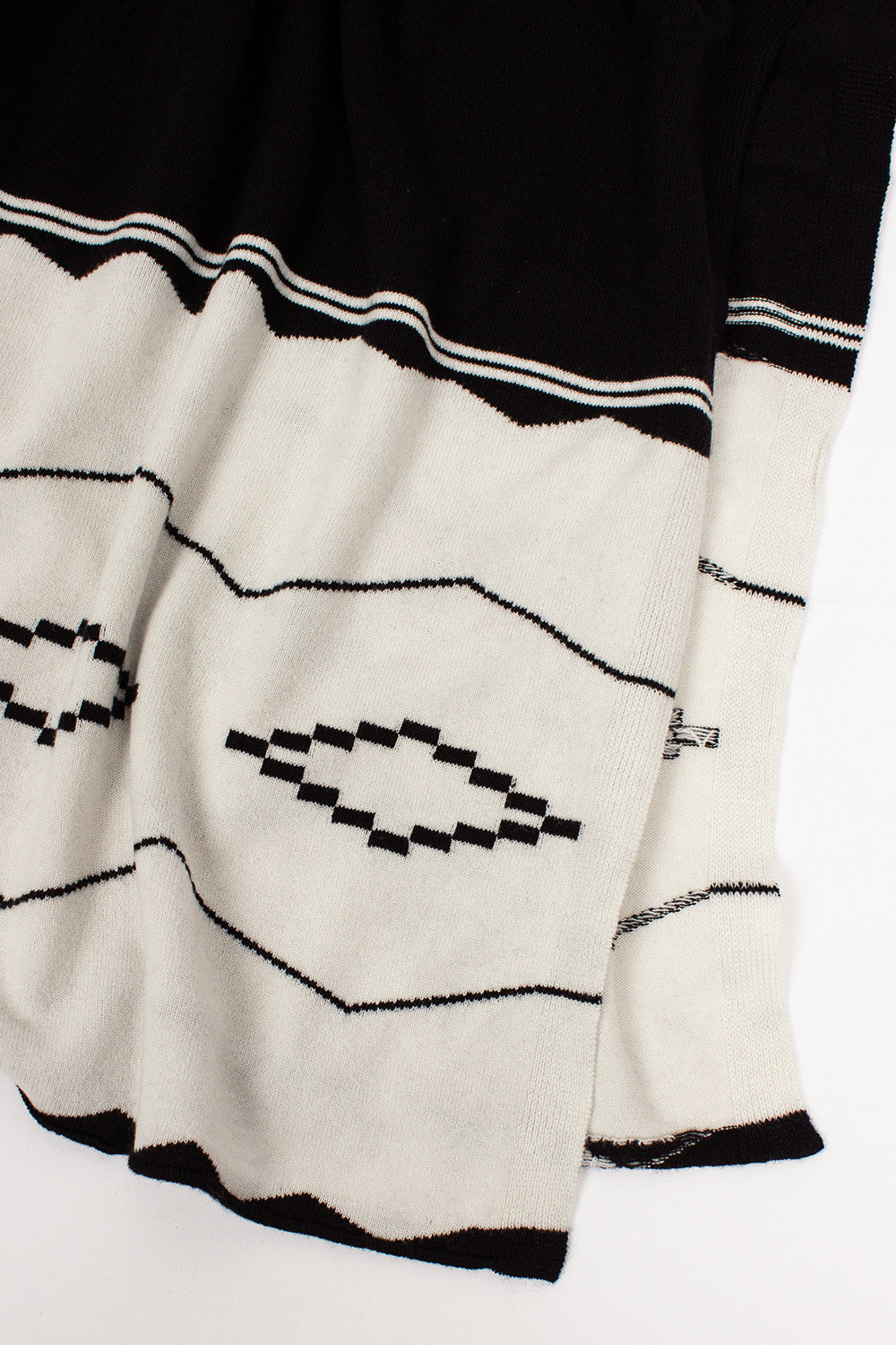 Pueblo Scarf in Black and White