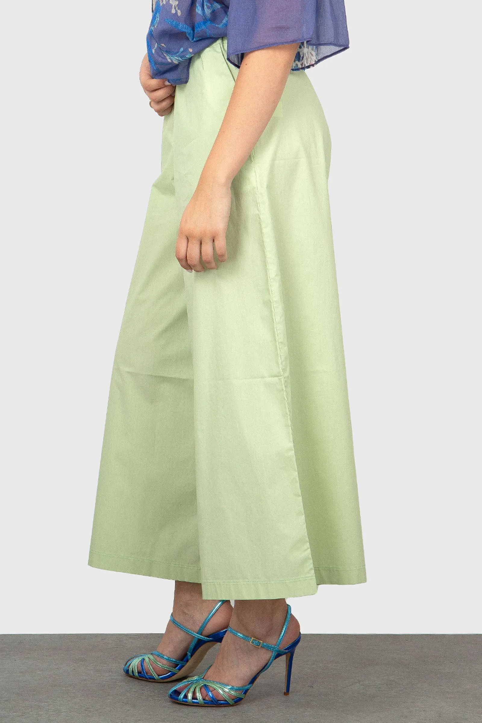 Roberto Collina Cropped Light Green Pants Women