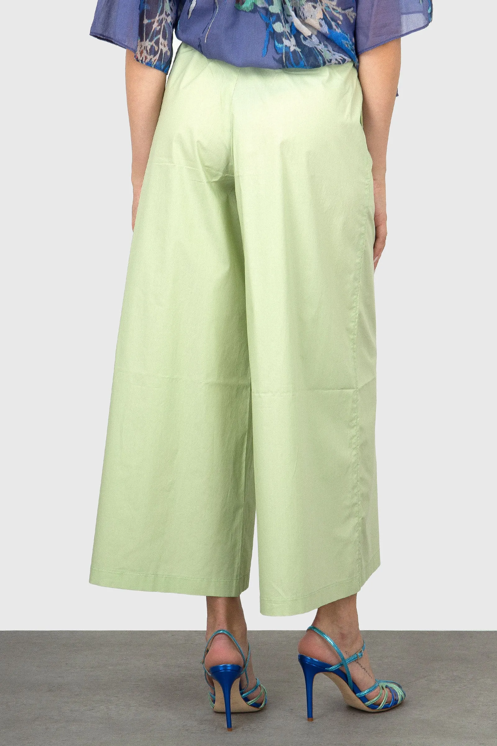 Roberto Collina Cropped Light Green Pants Women