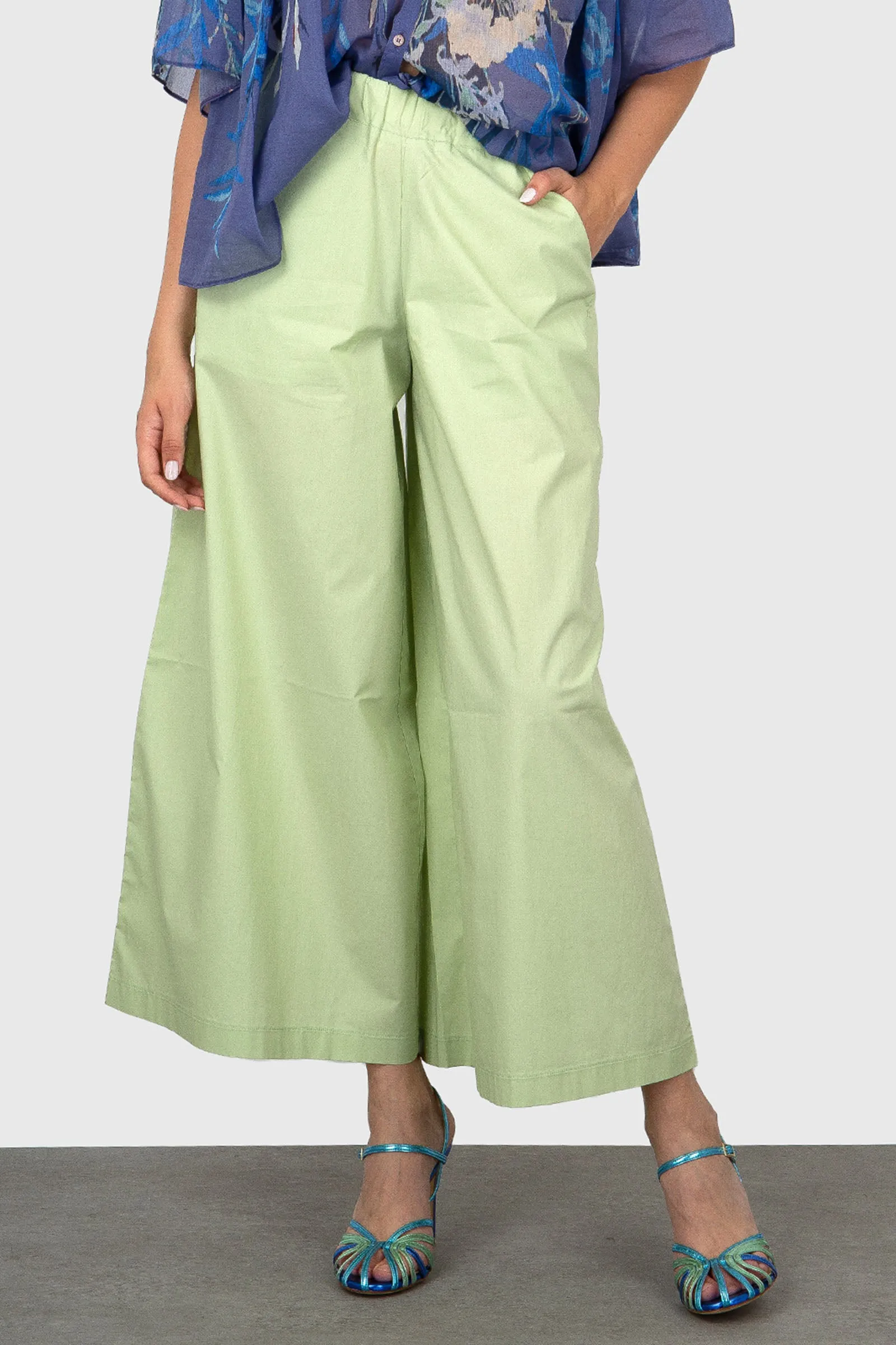 Roberto Collina Cropped Light Green Pants Women