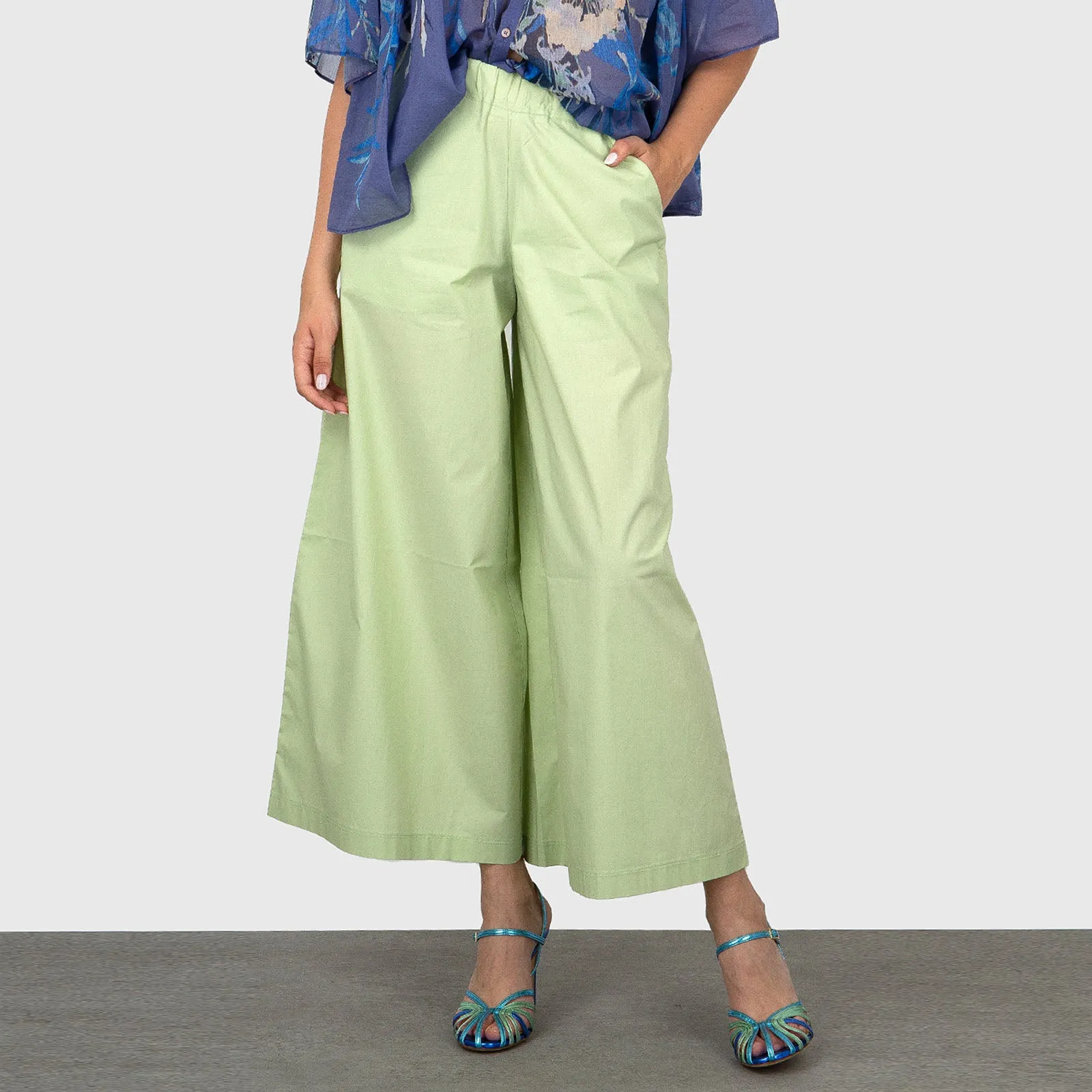 Roberto Collina Cropped Light Green Pants Women