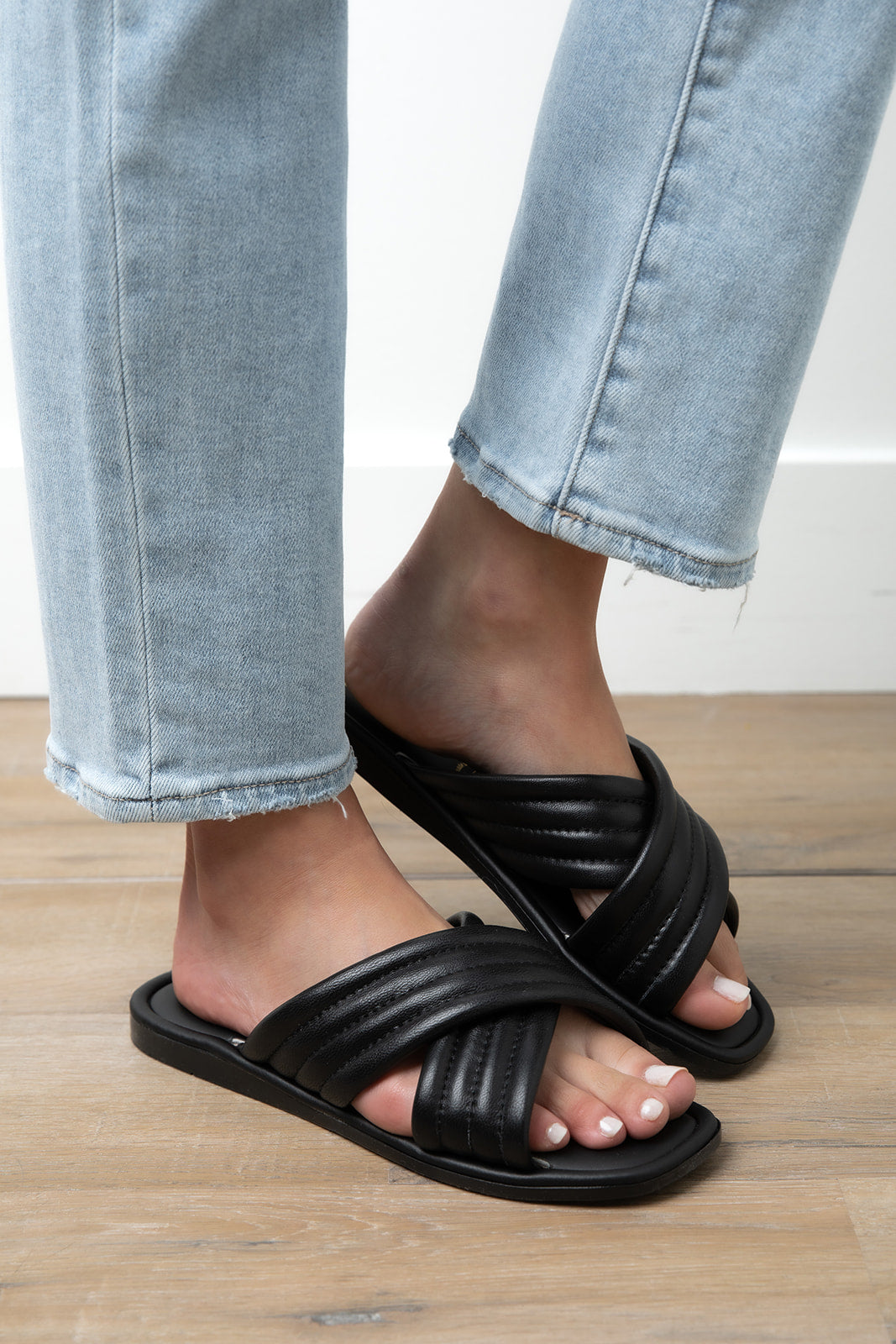 Seychelles Sandals with Black Sand for Sale