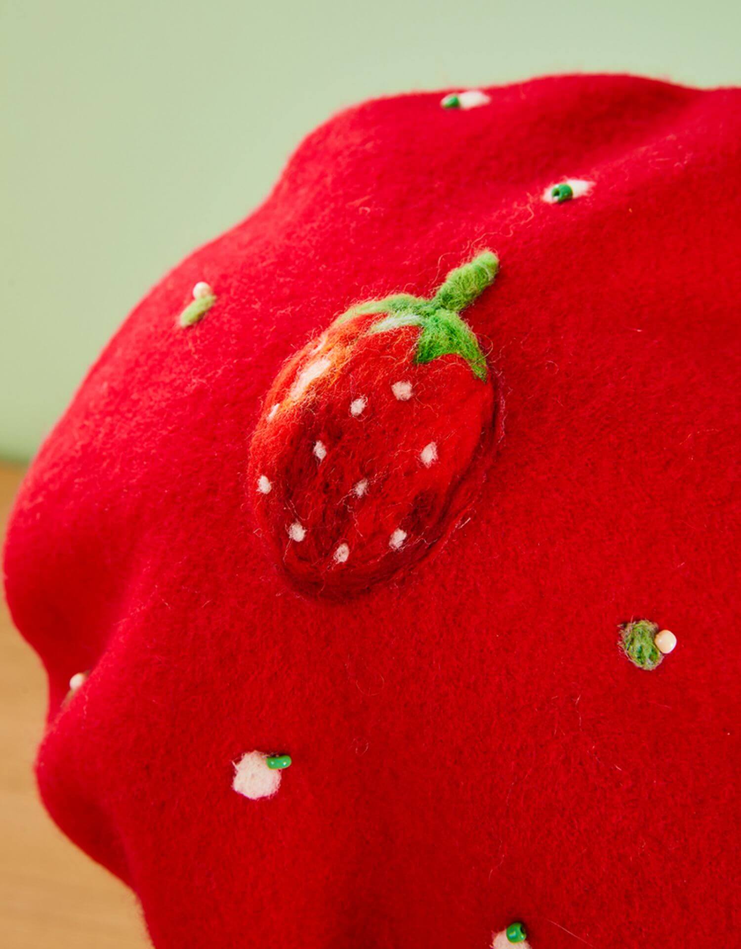 Strawberry beret - 0119