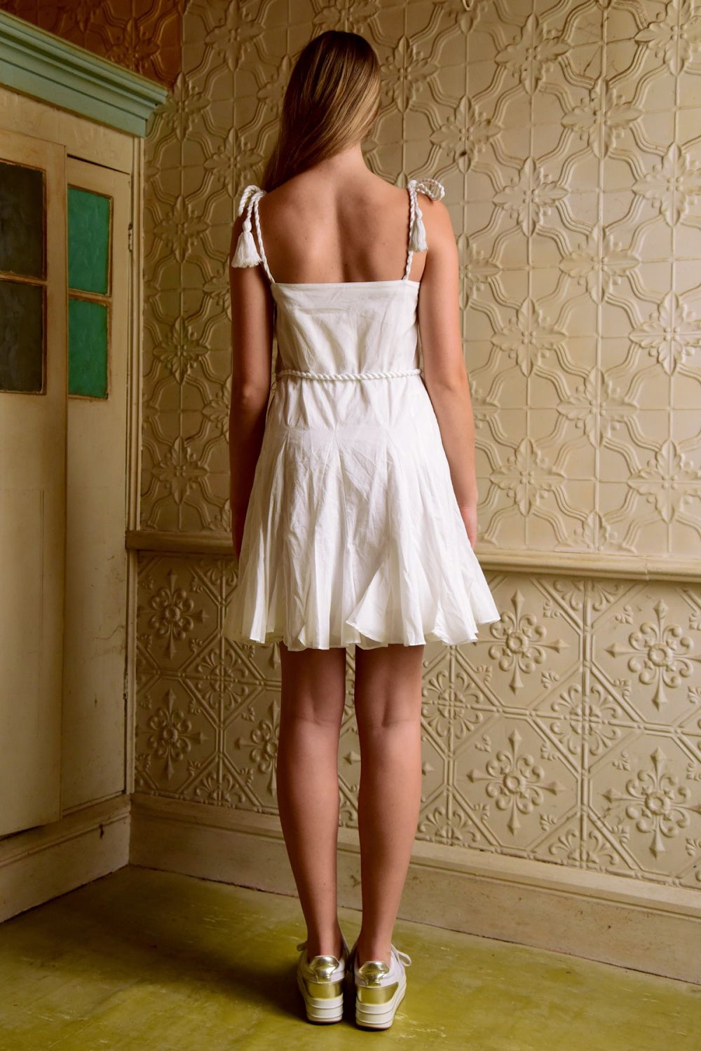 White mini dress without tassels.