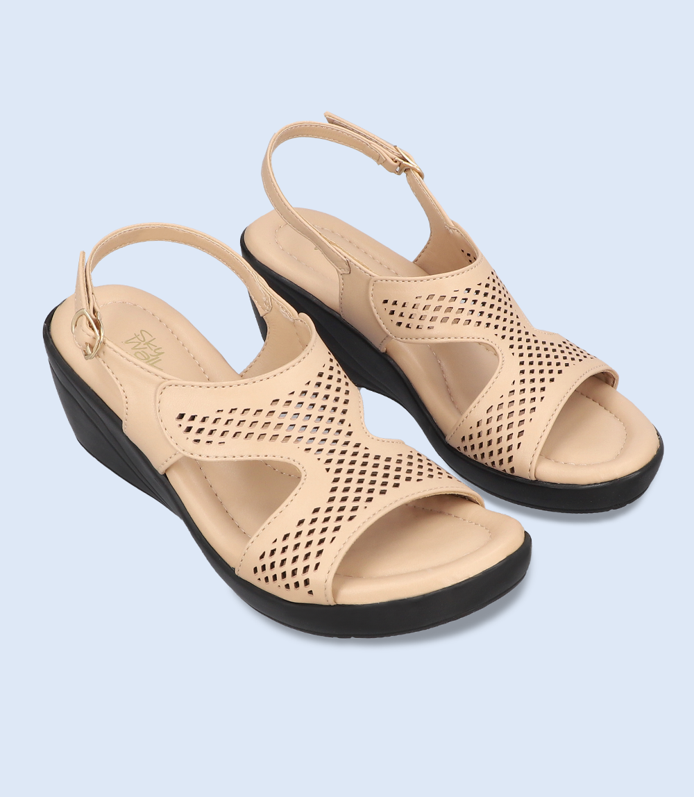 Women's Comfort Sandal in Beige - BW7523